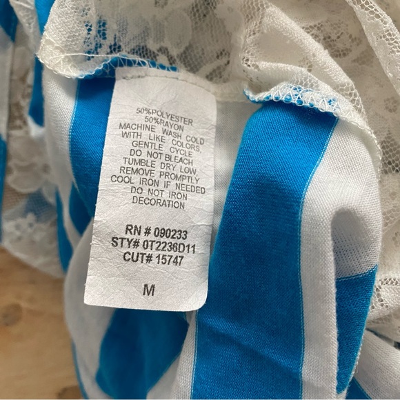 Kirra Women's Size Med Blue White Striped Scoop Neck Lace Back Tank Top - Picture 4 of 5